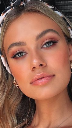 Summer Wedding Guest Makeup, Wedding Guest Makeup Blue Eyes, Bronze Makeup Look, Ball Makeup, Wedding Eyes, Natural Prom Makeup, Mekap Mata, Wedding Eye Makeup, Glam Bride