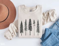 Pine Tree Sweatshirt Evergreen Trees Forest Sweatshirt - Etsy Folklore Sweatshirt, Swiftie Sweatshirt, Forest Sweater, Camp Shirt Designs, Travel Apparel, Baggy T-shirt, Tree Sweater, Creative Shirts, Trees Forest