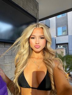 Bombshell Hair, Honey Blonde Hair, Blonde Hair Inspiration, Blonde Hair Looks, Inner Goddess, Hair Inspiration Color, Hair Inspo Color, Honey Blonde