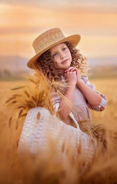 Ariana Grande Tumblr, Fields Of Gold, Wheat Field, Field Of Dreams, Hat Ideas, The Perfect Guy, Beautiful Places Nature, Summer Kids, Children Photography