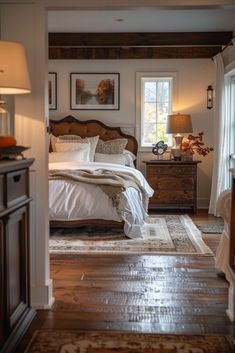 Nancy Meyers Bedroom, Cozy Guest Bedroom Ideas, Bedroom Painting Ideas, Housing Interior, Fall Bedroom Ideas, Farmhouse Restoration, Guest Bedroom Ideas, Bedroom Ideas On A Budget, Nice Houses