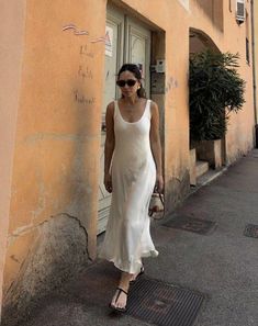 Riviera Fashion, French Riviera Style, Riviera Style, Summer Office Outfits, Marianna Hewitt, Dress For Petite Women, Chic Business Casual, High Waisted Dress Pants, Best Summer Dresses