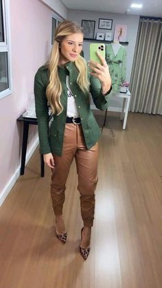 Brown Pants Outfit For Work, Leather Pants Outfit Casual, Brown Leather Pants Outfit, Winter Outfit For Women, Faux Leather Leggings Outfit, Faux Leather Outfits, Leather Leggings Outfit