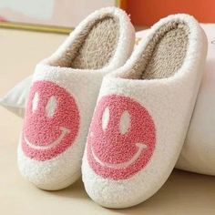 These Smiley Face Slippers Are A Must Have! Cute Smiley Face, Girls Fur, Turquoise Rose, Sneakers Looks, Faux Fur Slippers, Fur Slippers, Slippers Cozy, Smiling Face, House Shoes