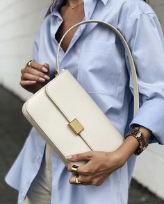 Nude Purse Outfit, Cream Crossbody Bag Outfit, Cream Handbag, White Shoulder Bag Outfit