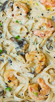 pasta with shrimp and mushrooms in white sauce