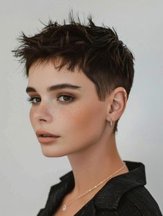 Queer Haircut, Short Choppy Haircuts, Choppy Haircuts, Oval Face Haircuts, Tapered Haircut, Short Haircuts For Women, Low Maintenance Hair, Pixie Hair