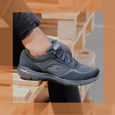 Deportes Skechers Flex Appeal Go Forward 13069 3.0 para mujer en color negro. Características: con cordones, suela de goma termoplástica de 2 cm de altura, exterior de varios materiales e interior textil y planta extraible. #catchalotlovers #moda #catchalotonline #nuevacoleccion #zapatosdemujer #shoes #fashion #catchalot #catchalotaw20 #zapatos #rebajas #rebajasaw20 #descuentos #sales #rebajaszapatos #skechers New Balance Sneaker, New Balance