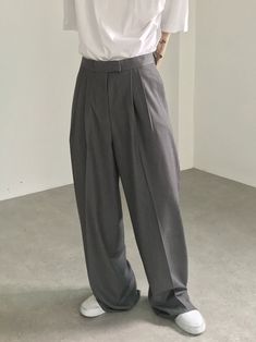 Elevate your wardrobe with our items, the epitome of modern elegance and versatility of Korean Men’s Fashion. Korean Mens Fashion, Drape Pants, 150 Lbs, Formal Pants, Loose Trousers, Grey Trousers, Pull Sweat, Hoodies Men Pullover, Streetwear Y2k