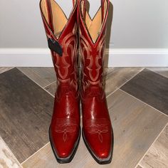 Shyanne Women’s Red Cowboy Boots Only Worn Once. Size 6 Red Cowboy Boots Outfit Fall, Red Western Boots Outfit, Ariat Cowgirl Boots, Western Boots Outfit