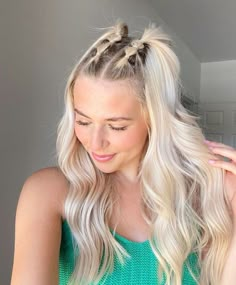 Cute Hairstyles Festival, Good Concert Hairstyles, Hairstyle For Eras Tour, Festival Hair And Makeup Ideas, Taylor Swift Eras Your Hair Ideas, Cute Bubble Braids Half Up Half Down, Hair Up For Concert, Festival Hair Ideas Long Hair, Hair Inspo Festival