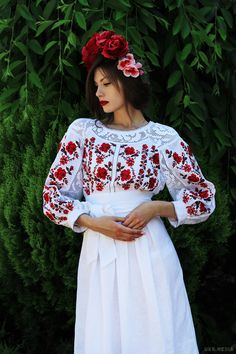 Romanian Embroidery, Romanian Wedding, Ukrainian Wedding, Mexican Wedding Dress, Ukrainian Dress, Ethno Style, National Clothes, Iranian Women Fashion, Mode Boho