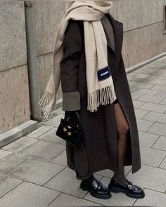 Old Money Winter, Italy Outfits, Coat Outfits, Mode Inspo, 가을 패션, Autumn Outfit, Professional Outfits, Looks Style, Mode Inspiration