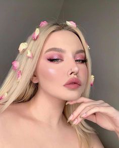 70s Inspired Makeup, Confident Makeup, Liquid Makeup, Pink Eyeshadow, Pink Makeup, Pink Eyes, Blush Makeup, Creative Makeup