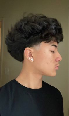 Blowout Taper Curly Hair, Fresh Haircuts For Men, Low Taper Blowout, Blowout Taper Fade, Low Fade Curly Hair, Mens Haircuts Thick Hair, V Shaped Haircut