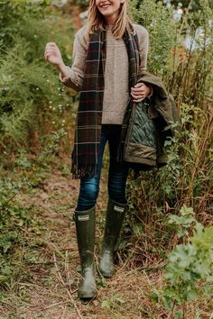 kelly is wearing barbour Countryside Fashion, Looks Country, Estilo Country, Country Fashion, Preppy Outfit, Country Outfits, Mode Vintage, Looks Style