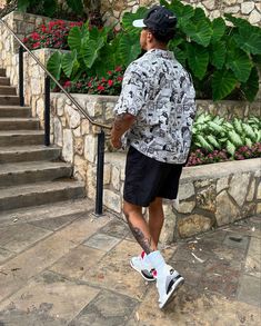 Mens Clothing Styles Florida, Men Cruise Outfits Summer, Yatch Party Outfit Summer Men, Vacation Outfits Black Men, Black Men Vacation Outfits, Spring Break Outfits Men, Nike Fits, Above The Knee Shorts, 90s Fashion Men