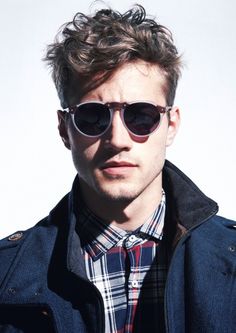 Sunglasses Square Face Hairstyles, Ray Ban Sunglasses Sale, Wavy Hair Men, Corte De Cabelo Masculino, Wearing Sunglasses, Mens Cuts, Square Faces, Undercut, Mens Glasses