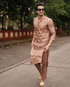 B f o f Men Ethnic Wear India, Faisal Shaikh, Mr Faisu, Man Dress Design, Indian Wedding Clothes For Men, Mens Indian Wear, Boys Kurta Design, Wedding Kurta For Men, Groom Dress Men