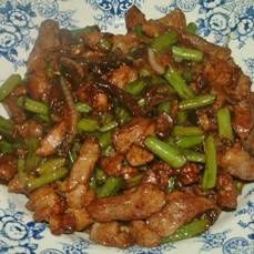 a blue and white plate topped with meat and asparagus