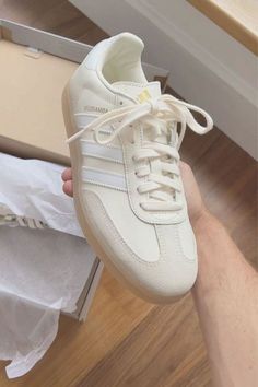 Looks Adidas, Adidas Samba Outfit, Trendy Shoes Sneakers, Pretty Shoes Sneakers, Cute Sneakers, Hype Shoes, Girly Shoes, Shoe Inspo, Everyday Shoes