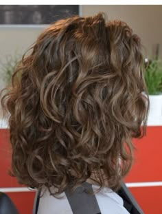 Thick Wavy Hair Face Framing Layers, Mid Length Layered Curly Haircuts, Short Wavy Hair Layers Shoulder Length, Curly Wavy Short Haircut, Layers For Short Wavy Hair, Medium Permed Hairstyles Shoulder Length, Layered Bob Hairstyles Wavy, Wavy Haircuts Short Layered, Shoulder Length Wavy Hair Natural