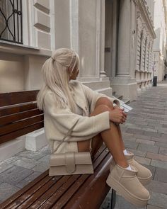 Winter Boots 2024, Platform Outfit, Comfy Fall Outfits, Winter Fashion Outfits Casual, Beige Outfit, Uggs Outfit, Style Goals, Autumn Fits, Vegetarian Snacks