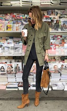 Tan boot olive jacket style Green Jacket Outfit, Suede Accessories, Home Wear Women Pajamas, Legging Outfits, Outfit Jeans, Mode Casual, Mode Inspo