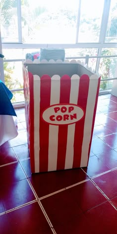 a red and white striped bag with the word pop corn on it