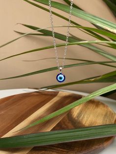 This necklace is handmade by @GiftsByShansel.  🧿Featuring a stainless steel 20inch chain with lobster clasp,  finished off with an 8mm round evil eye pendent🧿 Chain can be made into any size please leave us a note on necklace length you require. Placed inside velvet gift pouch. Bulk orders available please contact us for more information. N.B Although we do our best to ensure photos shown are true to the colours of our products, actual colours may vary slightly in shade this could be due to monitors and device resolutions made. Shell Fossil, Round Evil Eye, Greek Evil Eye, Evil Eye Protection, Indian Agate, Unisex Necklace, Anna Wintour, Women Necklace, Boho Gifts