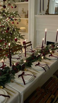 #homedecor, #interiordesign, #homedesign, #decor inspiration Burgundy Dinner Table Decor, Christmas Elegant Table Settings, Bow Christmas Table Decor, Christmas Tree With Burgundy Bows, Christmas Hosting Table, Friendsmas Table Decorations, Yule Table Setting, Burgundy Christmas Decor Ideas, Burgundy Xmas Decor