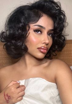 1940s Hairstyles Short, Short Hair Blowout, Bombshell Curls, Natural Hair Blowout, Bob Haircut Curly, Chic Short Hair, How To Curl Short Hair, Short Sassy Hair, Pin Up Hair