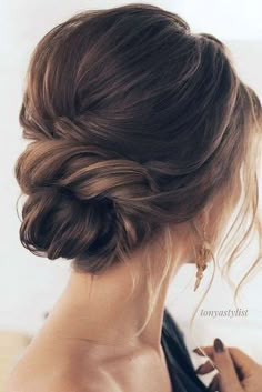 Low Bun Wedding Hair For Long Hair, Wedding Hairstyles With Glasses, Modern Updo Hairstyles, Bangs Updo, Updo Ideas, Wedding Hairstyles Medium Length, Peinados Recogidos