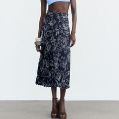 Nwt Zara Printed Pleated Midi Skirt Navy / White Midi Dresss, Zara Midi Skirt, Faux Leather Midi Skirt, Printed Long Skirt, Sequin Midi Skirt, Cotton Midi Skirt, Jacquard Skirt, Zara Outfit, Leather Midi Skirt