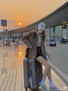 Airport Outfit Korean, Korean Airport Fashion, Ootd Poses, Airport Look