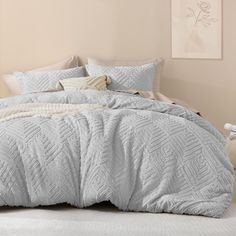 PRICES MAY VARY. 【Boho Tufted Design】Litanika tufted comforter set features simple yet elegant embroidered tufts, delicate geometric patterns add texture to its appearance. The chic style and solid hue easily coordinates and blends with the room's décor, creating a modern and stylish environment to your bedroom. 【Superior Fabric】Litanika light grey comforter features a double-sided design. The front has tufting elements embroidered on it, while the back is made of soft, durable microfiber. This Gray Walls Bedroom Decor, Light Grey Comforter, Grey Comforter Bedroom, Tufted Comforter, Light Grey Bedding, Trendy Bedding, Gray Bedroom Walls, Bedding Comforter Sets, Gray Room