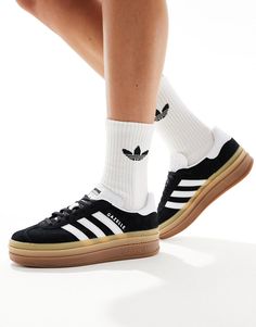 Shoes by adidas Lace up and head out Low-profile design Lace-up fastening Padded cuff Signature adidas branding Durable rubber cupsole Textured grip tread Adidas Lace, White Casual Sneakers, Gazelle Bold, Adidas Originals Gazelle, Adidas Branding, Flip Flop Boots, Basket Noir, Casual Sneakers Women, Sole Sneakers