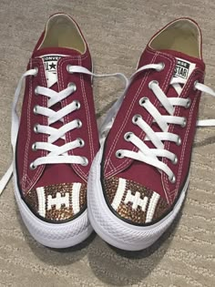 Football Crafts For Adults, Football Game Outfit Highschool Mom, Football Spirit Ideas, Cute Football Outfits For Women, Football Mom Outfits, Football Outfits For Women, Football Game Outfits For Women, Bling Converse Shoes, Football Mom Outfit