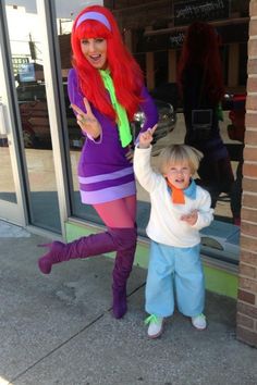 Mother Son Halloween Costumes, Mystery Gang, Mommy Son, Daphne Costume, Character Halloween Costumes, Cartoon Character Costume, Cartoon Costumes, Mommy And Son