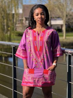 This beautiful dashiki dress / shirt can be worn by both men and women. It may be paired with jeans, leggings or a waist belt to make it more defined. For some, it can also be worn as a mini dress. This dress / shirt is perfect for any occasion. This shirt should traditionally be worn oversized. * Short Sleeve Shirt *Made of 100% Cotton * 2 Front pockets * Handwash recommended if possible or machine wash inside out at maximum 40 degrees celcius. This dashiki is made of original Angelina Java fab Female Dashiki Styles, Casual Purple Kaftan For Spring, Printed Short Sleeve Tunic For Festivals, Short Sleeve Printed Tunic For Festival, Casual Short Sleeve Tunic For Festival, Pink Tunic Kaftan Casual Style, Casual Long Sleeve Kaftan For Festival, Casual Printed Tunic Kaftan, Casual Festival Kaftan With Vibrant Print