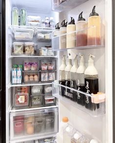 Discover 21 fridge organization ideas to transform your kitchen. Elevate your space with aesthetic, healthy, and simple storage solutions. Perfect for small apartments to French door designs, our tips ensure your fridge is not just a cold box but a dream of neatness. Embrace these practical ideas for a clutter-free, vibrant kitchen lifestyle. Fridge Restocking, Small Refrigerator Organization, Small Fridge Organization, Fridge Organization Ideas, Dream Fridge, Vibrant Kitchen, Modern Pantry, Side By Side Refrigerator