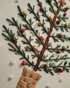 Xmas Tree Embroidery, Diy Christmas Gifts Embroidery, Christmas Tree Stitch, Embroidery Christmas Tree Pattern, Hand Embroidery Christmas Tree, Christmas Flower Embroidery, Hand Embroidery Christmas Designs, Embroidered Christmas Trees, Floral Embroidery Ideas