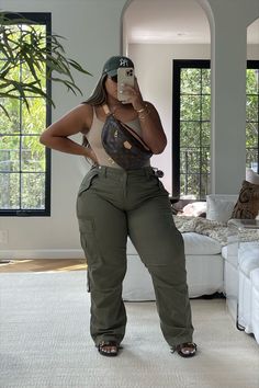 Midsize Summer Outfits Black Women, Summer Fashion 2024 Black Women, Short Midsize Body Outfits, Linen Pants Outfit Black Women, Plus Size Black Women Fashion, Plus Size Summer Outfits Black Women, Thick Girlfriend Outfits Summer, Summer Outfits Black Women