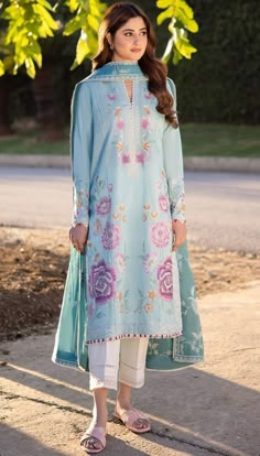 Hoorain Shaikh Dress Stitching Designs, डिजाइनर कपड़े, Dress Stitching, Stitching Designs, Lehenga Dress, Sajal Aly, Kameez Lehenga, Embroidered Hem