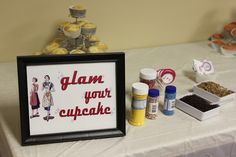 there is a sign on the table that says glam your cupcake