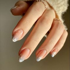 35+ Stunning White Christmas Nail Designs You'll Love - Purfect Sunday Nail Noel, Nail Art Noel, Builder Gel Nails, January Nails, Subtle Nails, Simple Gel Nails, Casual Nails