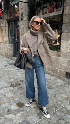 20+ Corporate Outfits You Need to Try This Year 66 Check more at https://beautyfashionideas.com/uncategorized/20-corporate-outfits-you-need-to-try-this-year-66/ Vinter Mode Outfits, Looks Jeans, Looks Pinterest, Corporate Outfits, Outfits With Converse, Looks Street Style