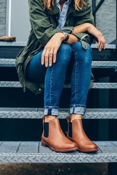 chelsea boots                                                                                                                                                                                 More Stylish Fall Boots, Boots Outfit Ankle, Botas Chelsea, Meryl Streep, Boots Fall, Casual Fall Outfits, Angelina Jolie