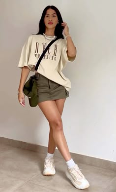 Green Skirt Outfits, Cargo Skirt Outfit, Fall Ootd, Luxury Photography, Text Story, Outfit Streetwear, Skirt And Sneakers, Miniskirt Outfits, Classy Fashion