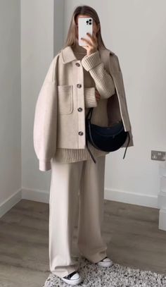 Relaxed Tailored Style, Beige Aesthetic Outfit, ليلي كولينز, Nashville Outfits, Winter Fashion Outfits Casual, Chique Outfits, Beige Outfit, Mode Casual